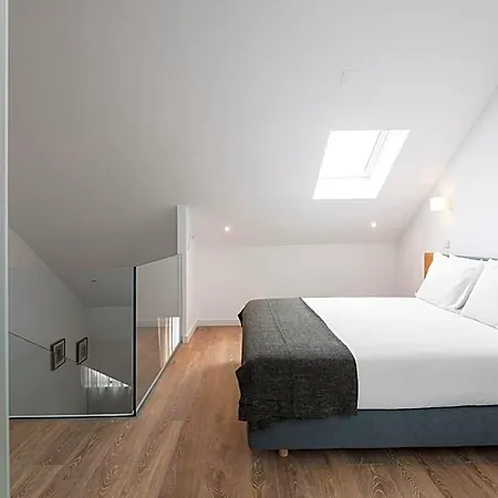 Lsa Chiado Emenda By Numa 4* ליסבון