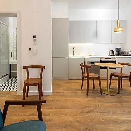 Lsa Chiado Emenda By Numa Отель 4*