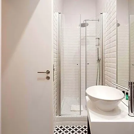Lsa Chiado Emenda By Numa Отель 4*
